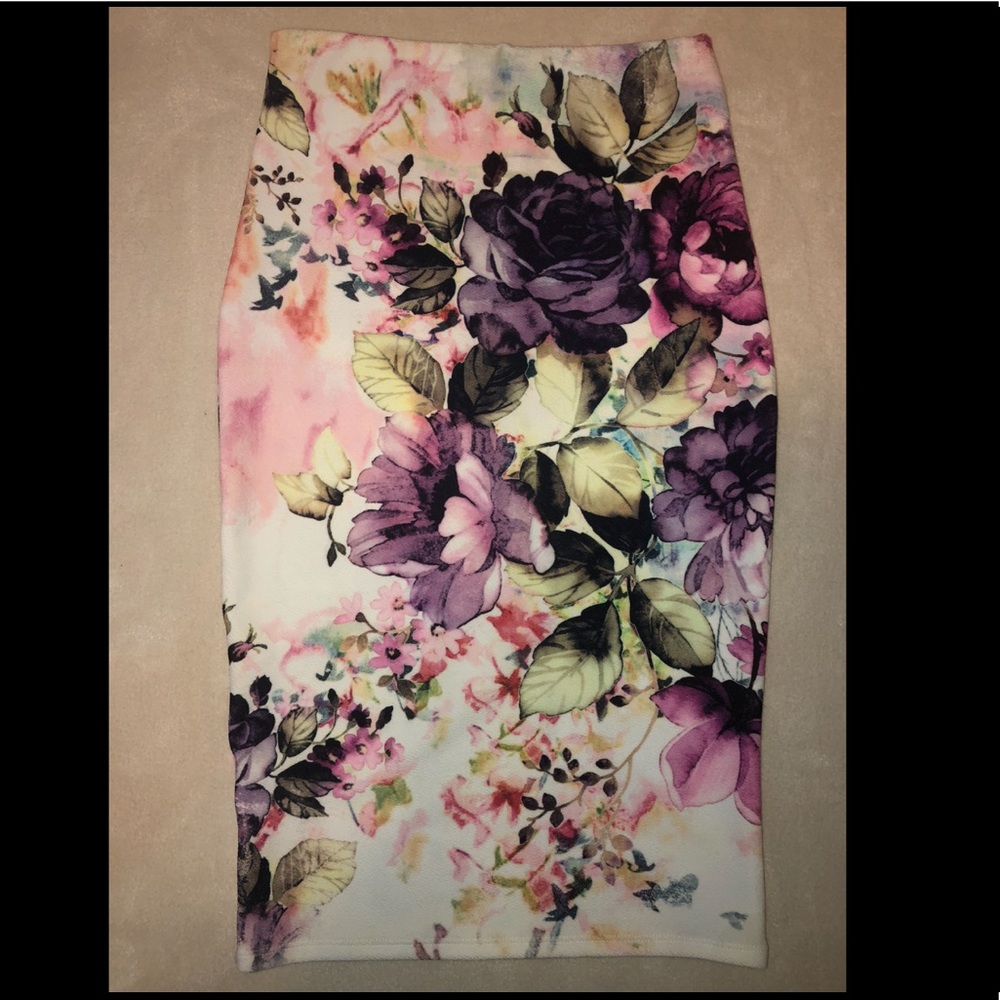 Beautiful Floral Skirt - New - A3 Design